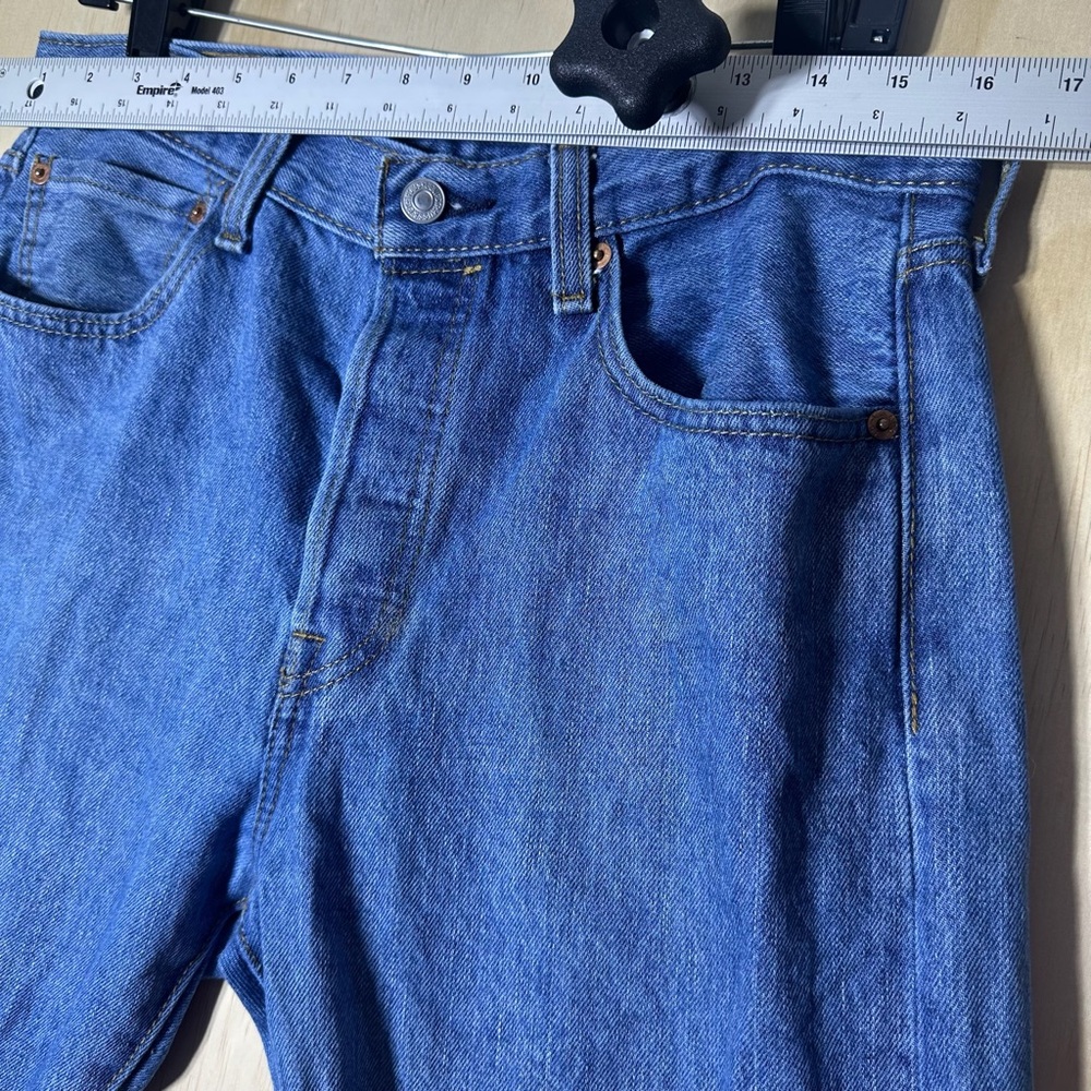 Levi's 501 Jeans Men’s 31X30 Regular Fit Straight Blue Buttonfly Denim - Picture 5 of 10